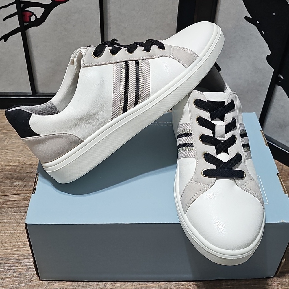 Life Stride White and Black Happy Friday Sneakers Shoes Size 9 New - Picture 2 of 10